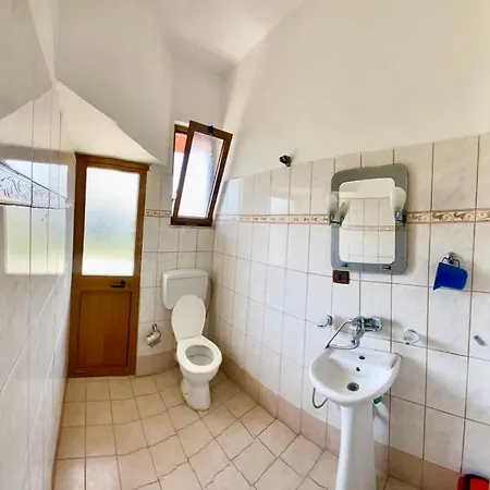 Villa Guest House 1 *